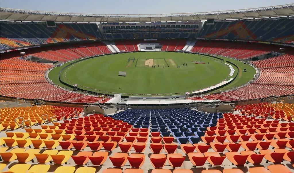 Narendra Modi-stadion är en cricketarena som tar 132 000 åskådare. Arenan är världens näst största och kan komma att bli OS-arena 2036.Foto: Aijaz Rahi/AP/TT