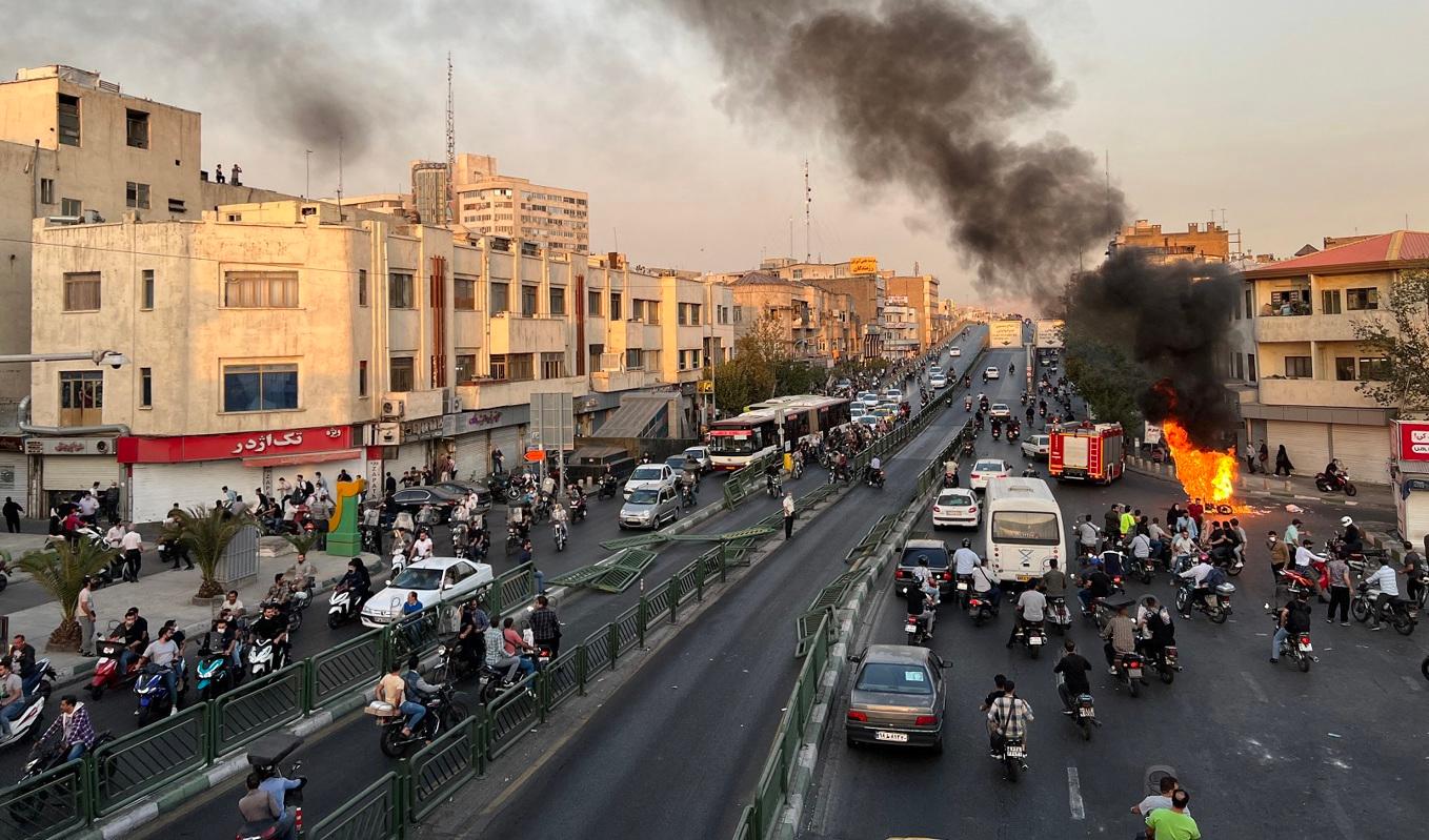 Protester i Irans huvudstad Teheran den 8 oktober 2022. Foto: AFP via Getty Images