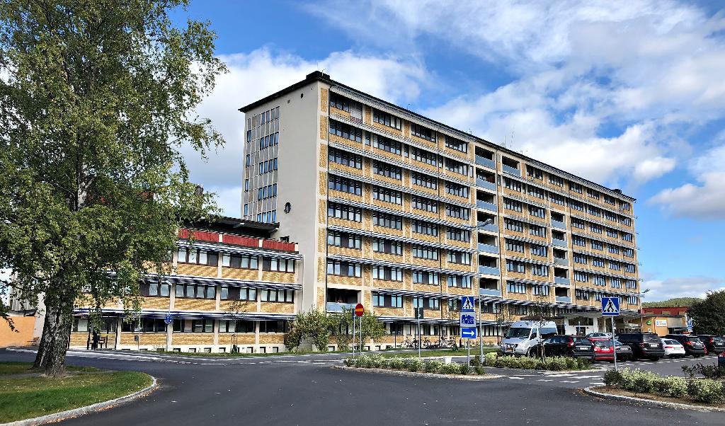 Debatten om sjukhuset i Sollefteå lever fortfarande, efter att akutsjukvården och BB lades ned. Centerpartiet vill återskapa sjukhuset med BB och akutsjukvård. Foto: Lisa Selin