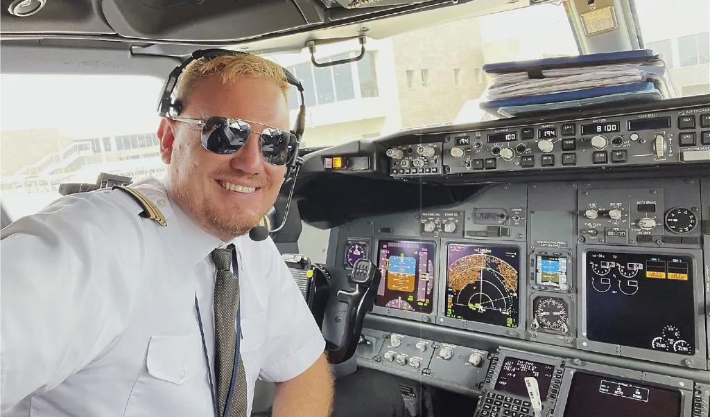Den svenske piloten Petter Hörnfeldt jobbar heltid med att flyga civil trafik och driver även en framgångsrik Youtube-kanal om flyg.