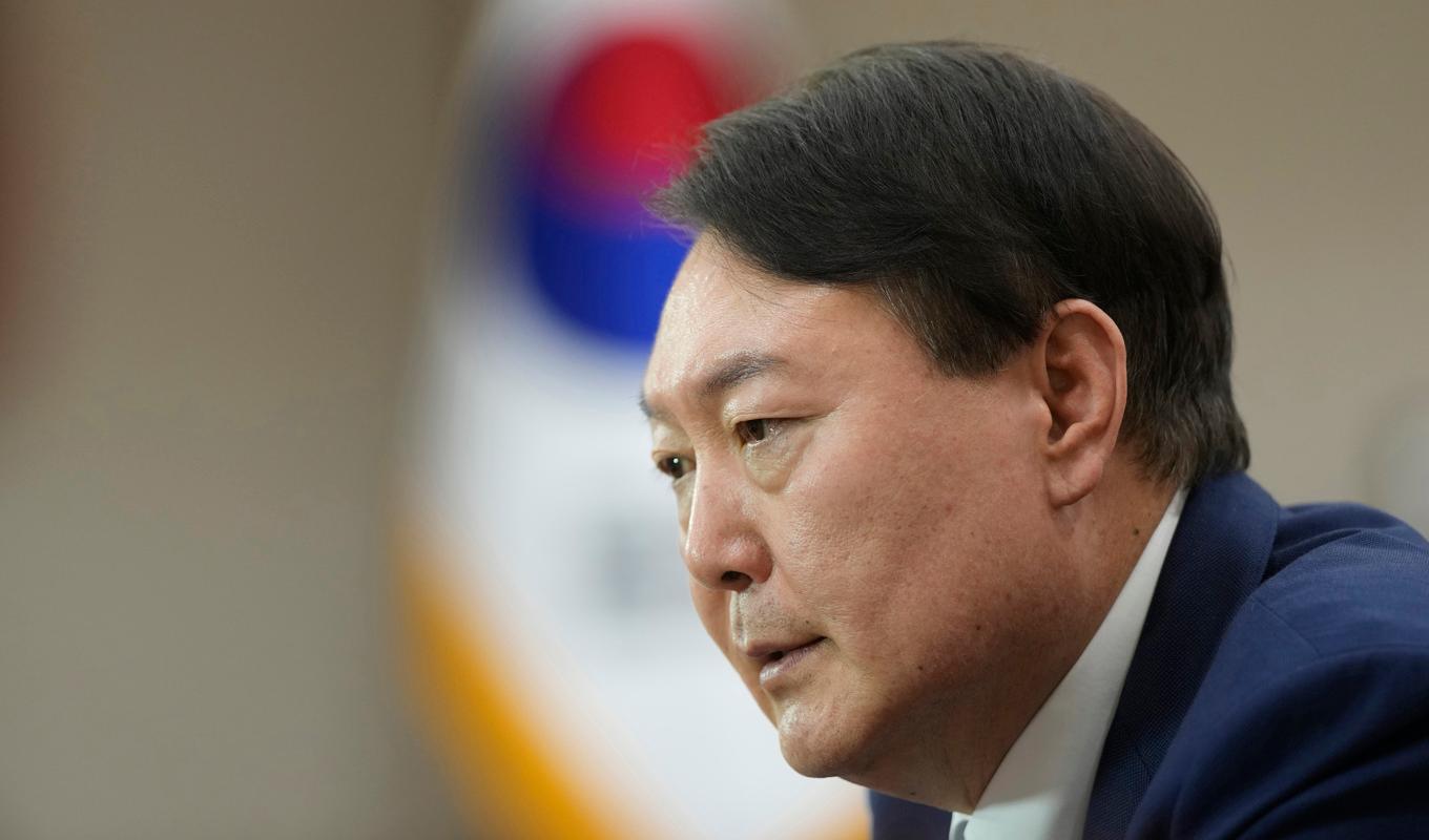 Sydkorea och USA aviserade i början av januari att länderna inlett diskussioner om gemensamma övningar med amerikanska kärnvapen. På bilden Sydkoreas president Yoon Suk Yeol. Foto: AP/TT