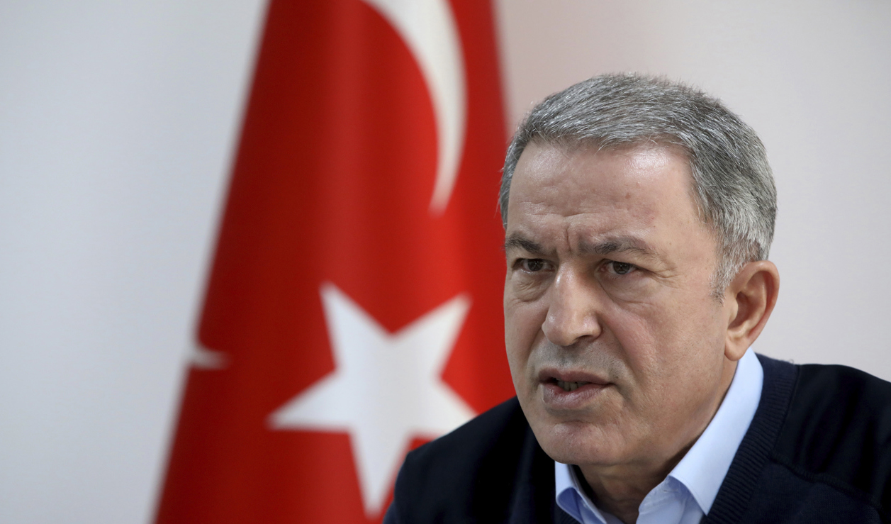 Turkiets försvarsminister Hulusi Akar är den senaste turkiske ministern som kritiserar Sverige. Arkivbild. Foto: AP/TT