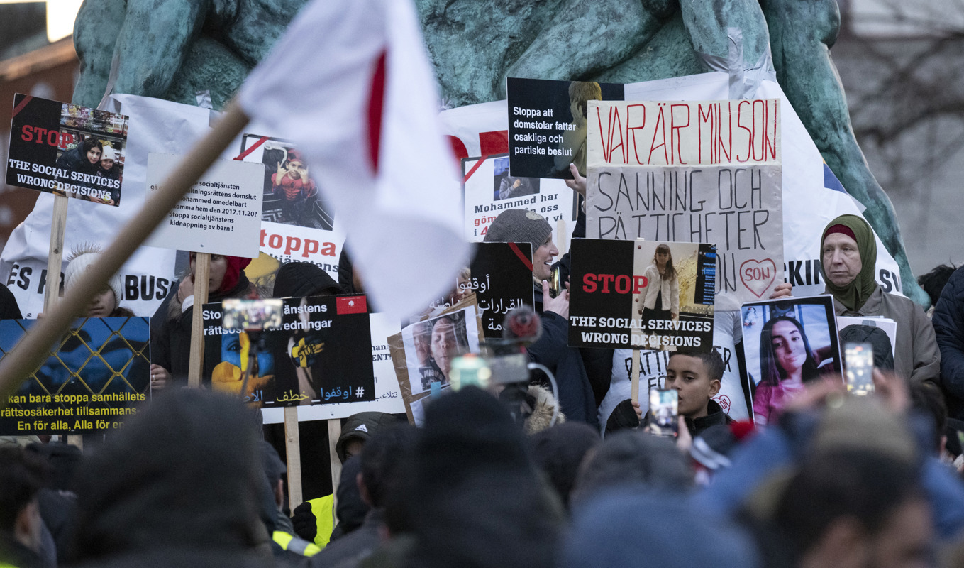 Demonstration mot socialtjänsten och tillämpningen av LVU på Möllevångstorget i Malmö i februari 2022. Foto: Johan Nilsson/TT