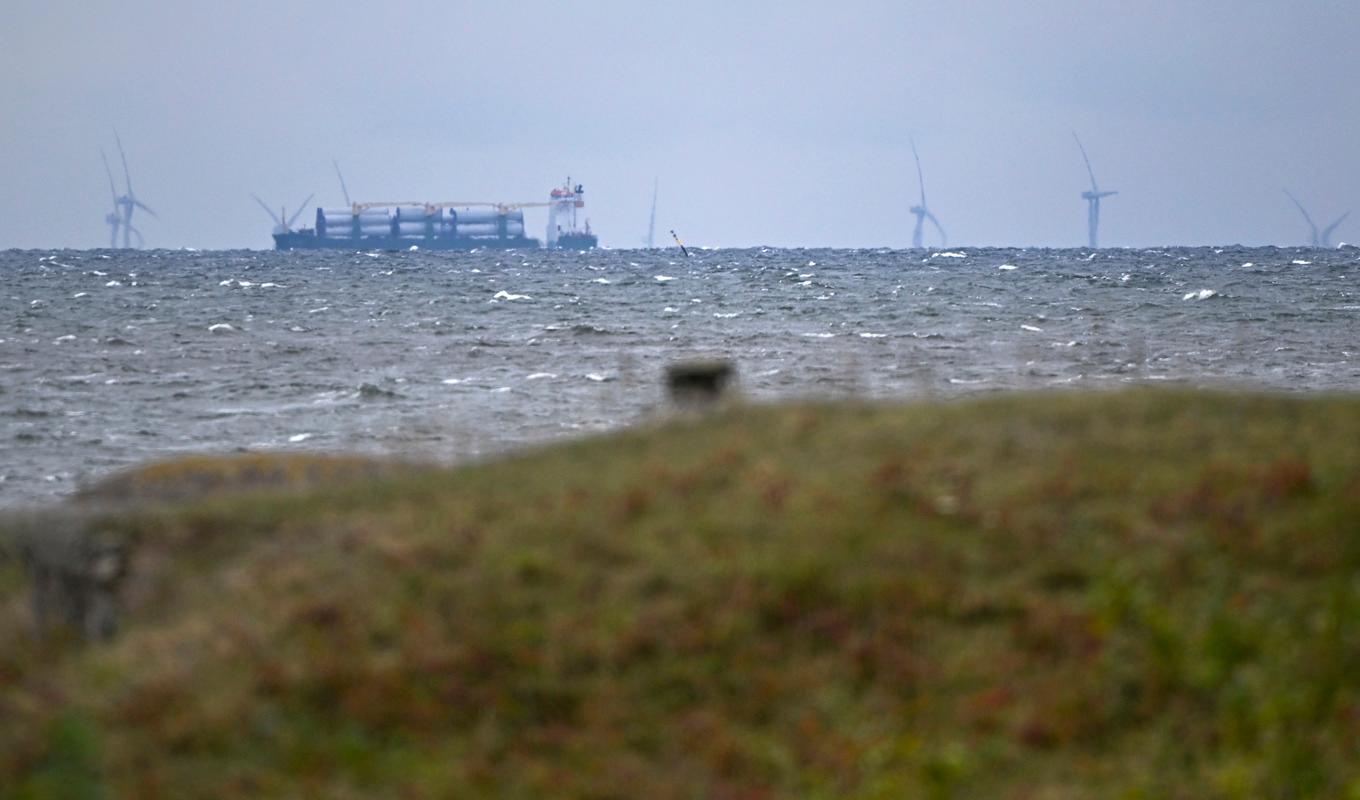 Den danska delen av Kriegers flak skymtar ur havet söder om Trelleborg. Arkivbild. Foto: Johan Nilsson/TT