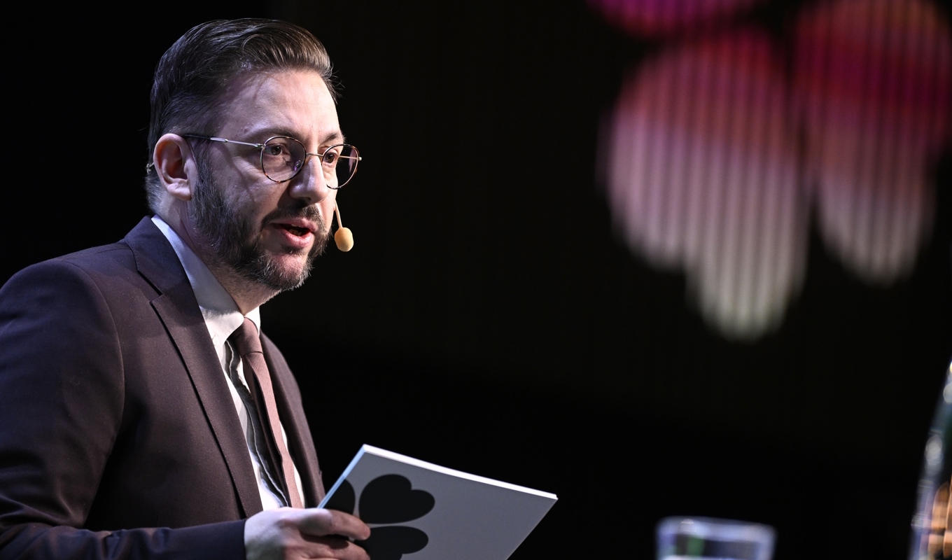 Centerpartiet dalar mot riksdagsspärren. På bilden nyvalde partiledaren Muharrem Demirok. Arkivbild. Foto: Johan Nilsson/TT