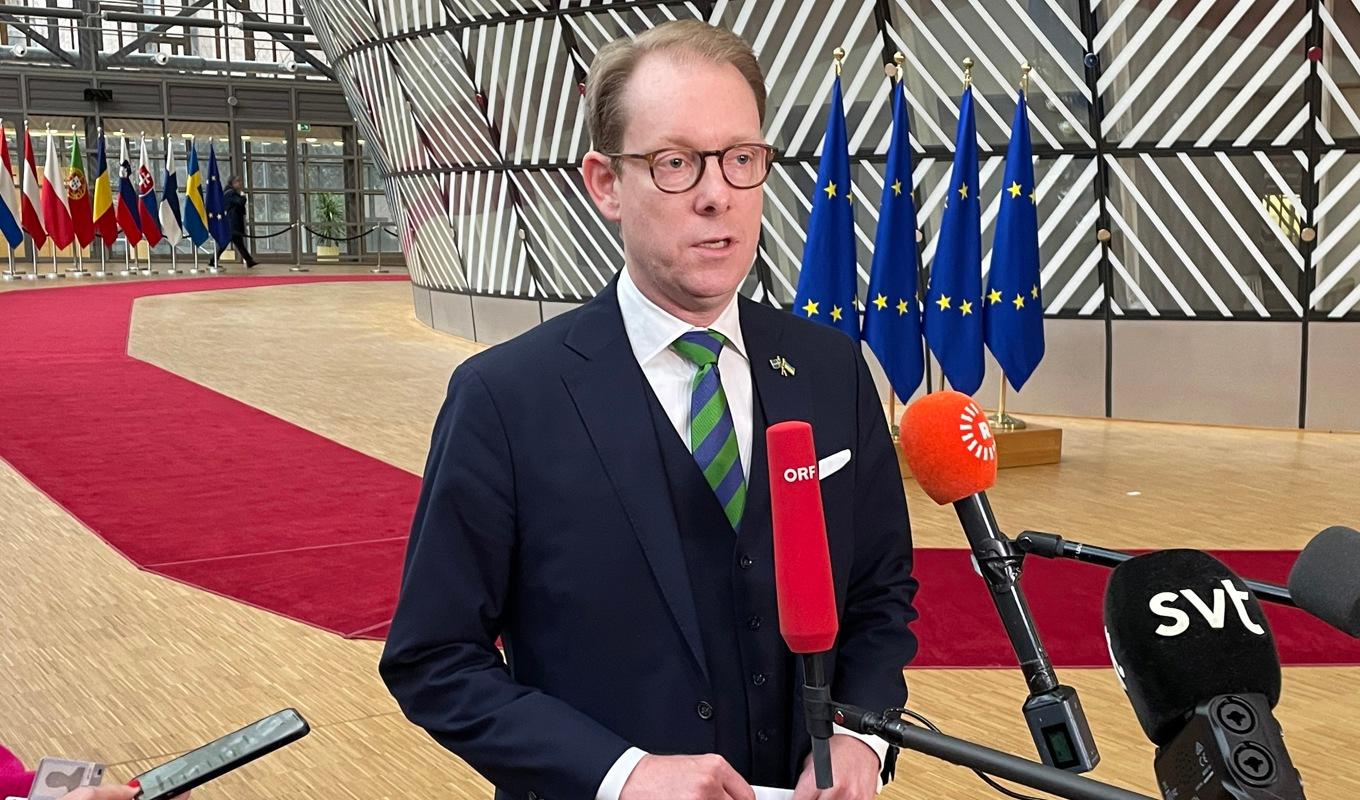 Utrikesminister Tobias Billström på väg in till måndagens EU-möte i Bryssel. Foto: Wiktor Nummelin/TT