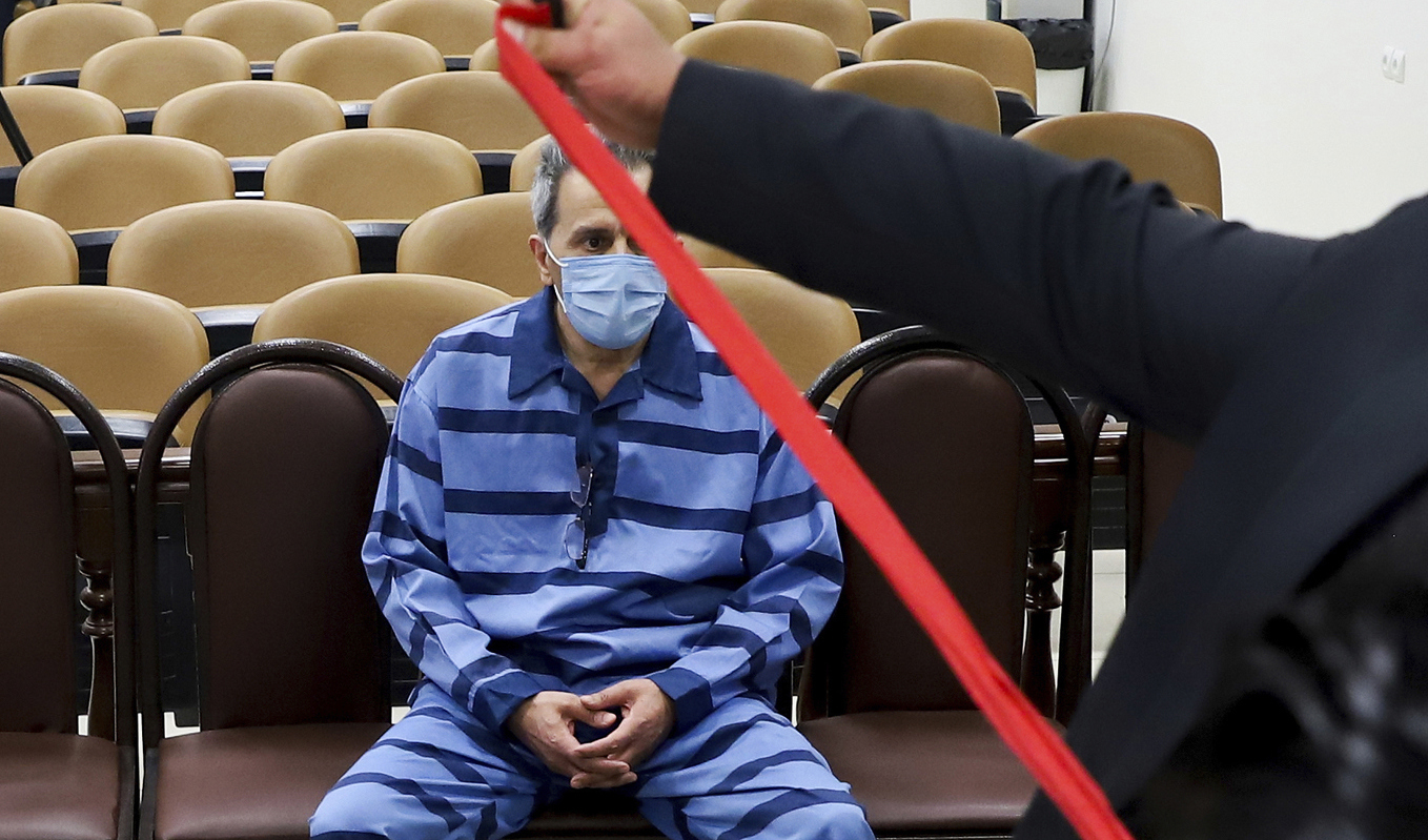 Jamshid Sharmahd under rättegången i Teheran i februari 2022. Foto: Koosha Mahshid Falahi/Mizan/AP/TT