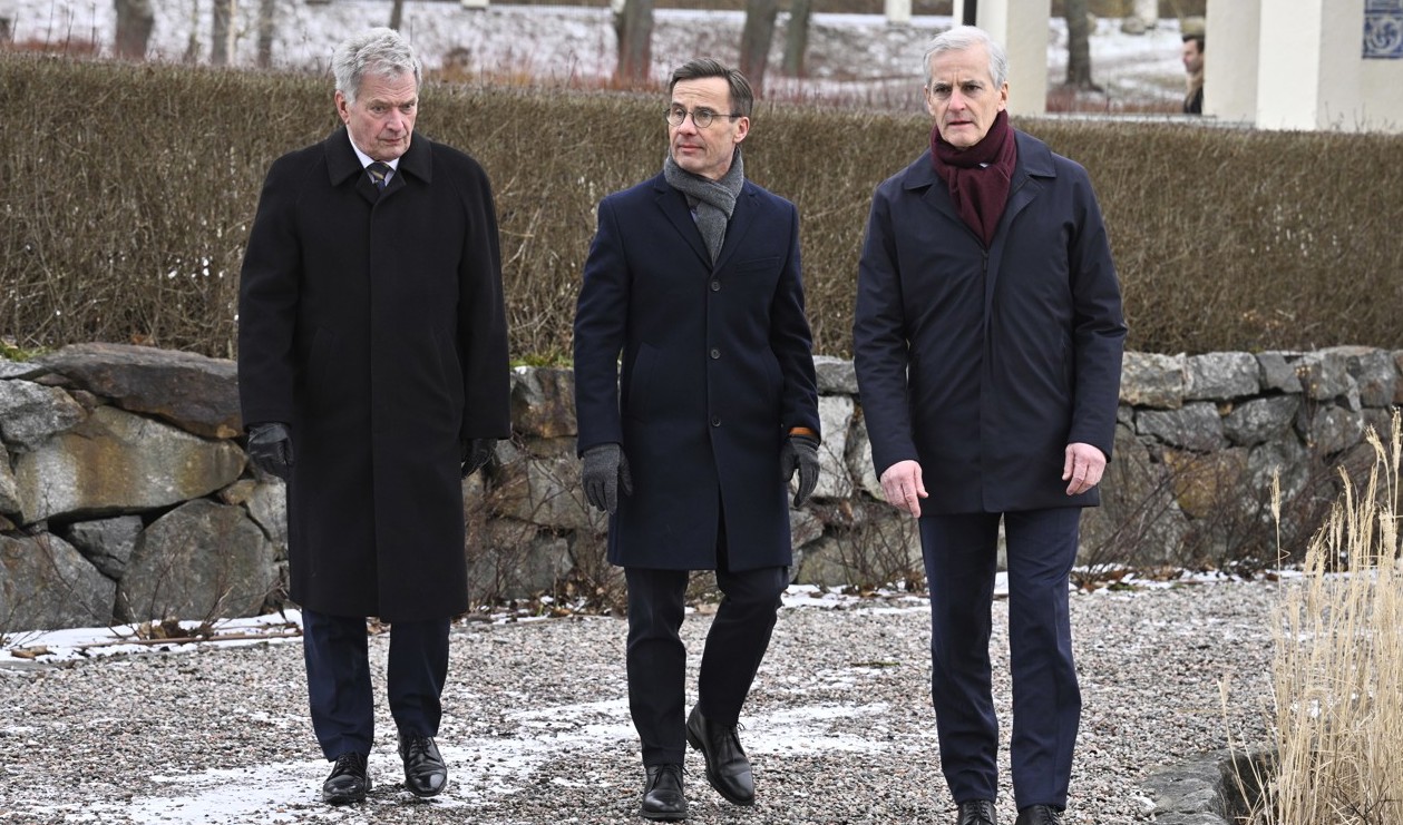 Finlands president Sauli Niinistö, Sveriges statsminister Ulf Kristersson och Norges statsminister Jonas Gahr Støre vid säkerhetsmötet på Harpsund. Foto: Claudio Bresciani/TT
