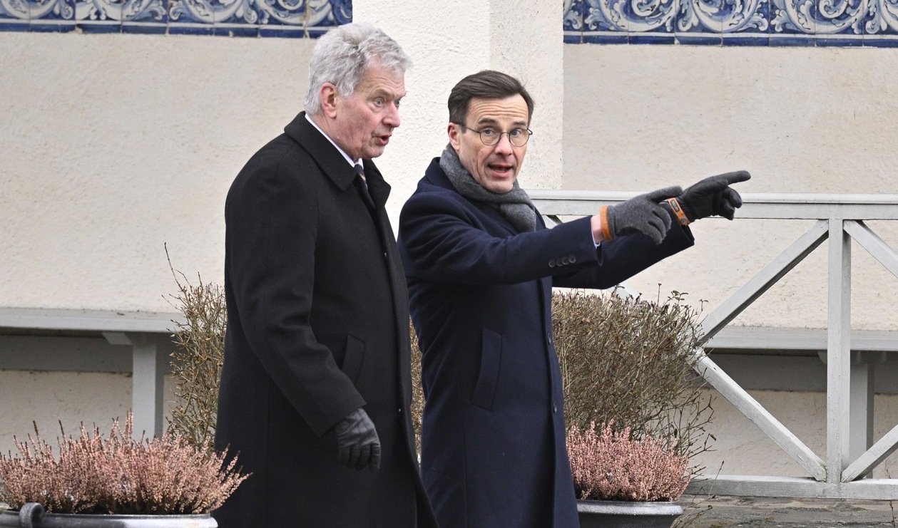 Finlands president Sauli Niinistö och Sveriges statsminister Ulf Kristersson på promenad efter ett säkerhetsmöte på Harpsund. Foto: Claudio Bresciani/TT