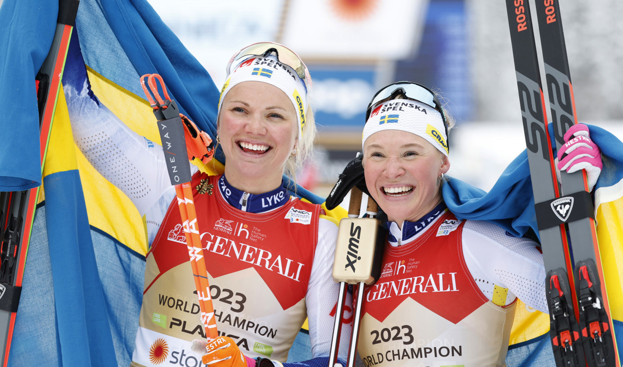 Emma Ribom och Jonna Sundling efter guldet. Foto: Christine Olsson/TT