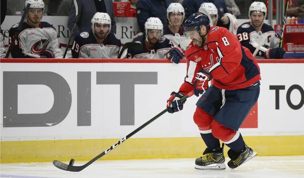 Washington Capitals lagkapten Alexander Ovetjkin har varit klubben trogen under alla sina 18 år i NHL. Nu är han tillbaka i spel igen.Foto: NickWass/AP/TT