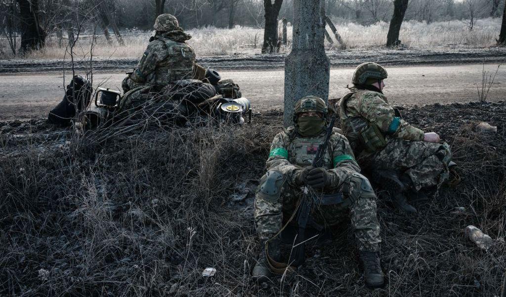 116 ukrainska soldater och 63 ryska soldater har frisläppts efter ett fångutbyte mellan de två länderna. Även kropparna till två brittiska hjälparbetare återvänder hem. Foto: YASUYOSHI CHIBA/AFP via Getty Images