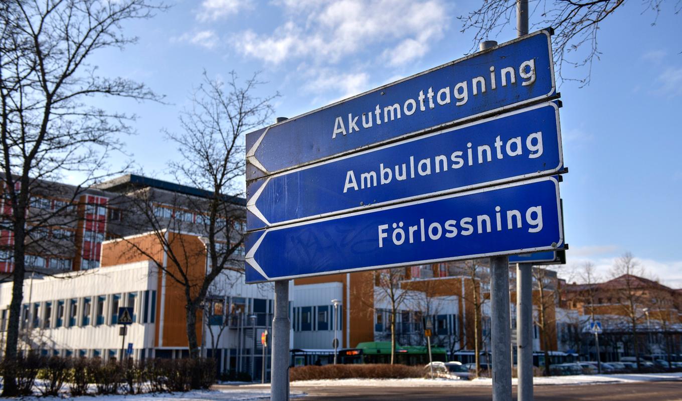 Mälarsjukhuset i Eskilstuna fick nyligen kritik från Ivo för brist på vårdplatser. Nu har ytterligare cirka 18 vårdplatser stängts tillfälligt. Foto: Anders Wiklund/TT