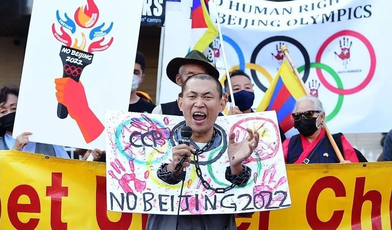 180 människorättsgrupper krävde bojkott av vinterspelen i Beijing 2022. Här i Los Angeles den 3 november 2021.Foto: Frederic J. Brown/AFP via Getty Images