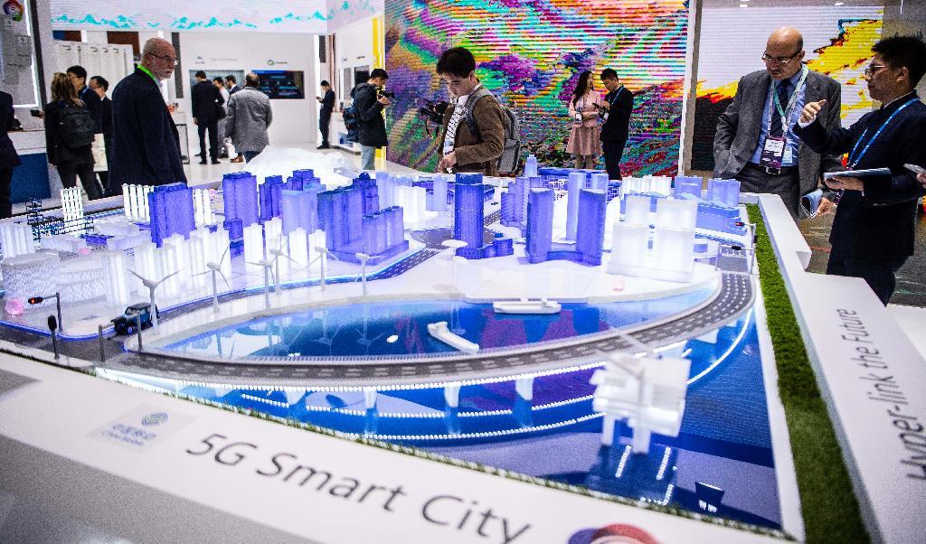 Kinesiska China Mobile visar en modell av en ”smart stad” på en mässa i Barcelona 2019. Det här är exempel på teknik som Kina dominerar. Foto: David Ramos/Getty Images