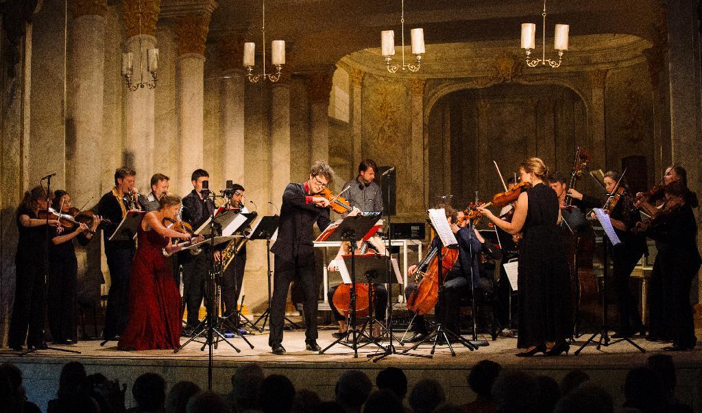 De framstående musikerna i kammarorkestern O/Modernt skapade en underbar musikalisk upplevelse. Foto: arkivbild/Christoffer Hästbacka