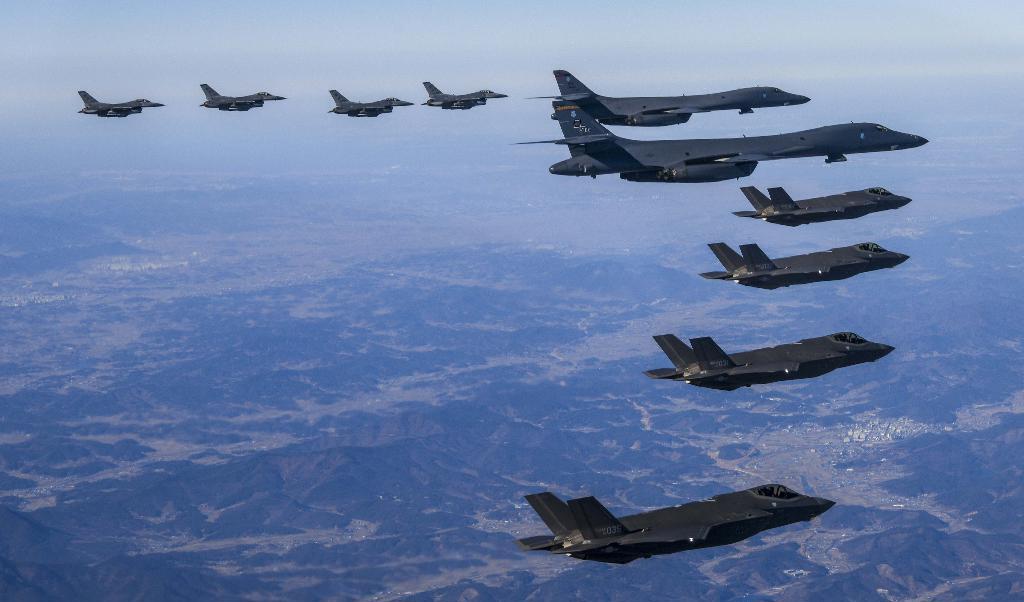 Amerikanska och sydkoreanska stridsplan håller en gemensam övning ovanför den koreanska halvön, den 19 februari 2023. Foto: Sydkoreas försvarsdepartement via Getty Images