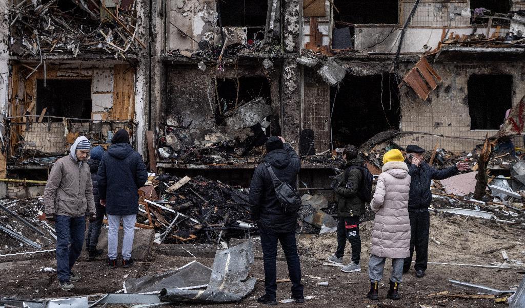 Ett hus som träffats av en rysk robot i Kiev den 25 februari 2022. USA anklagar Ryssland för systematiska angrepp på civilbefolkningen. Foto: Chris McGrath/Getty Images
