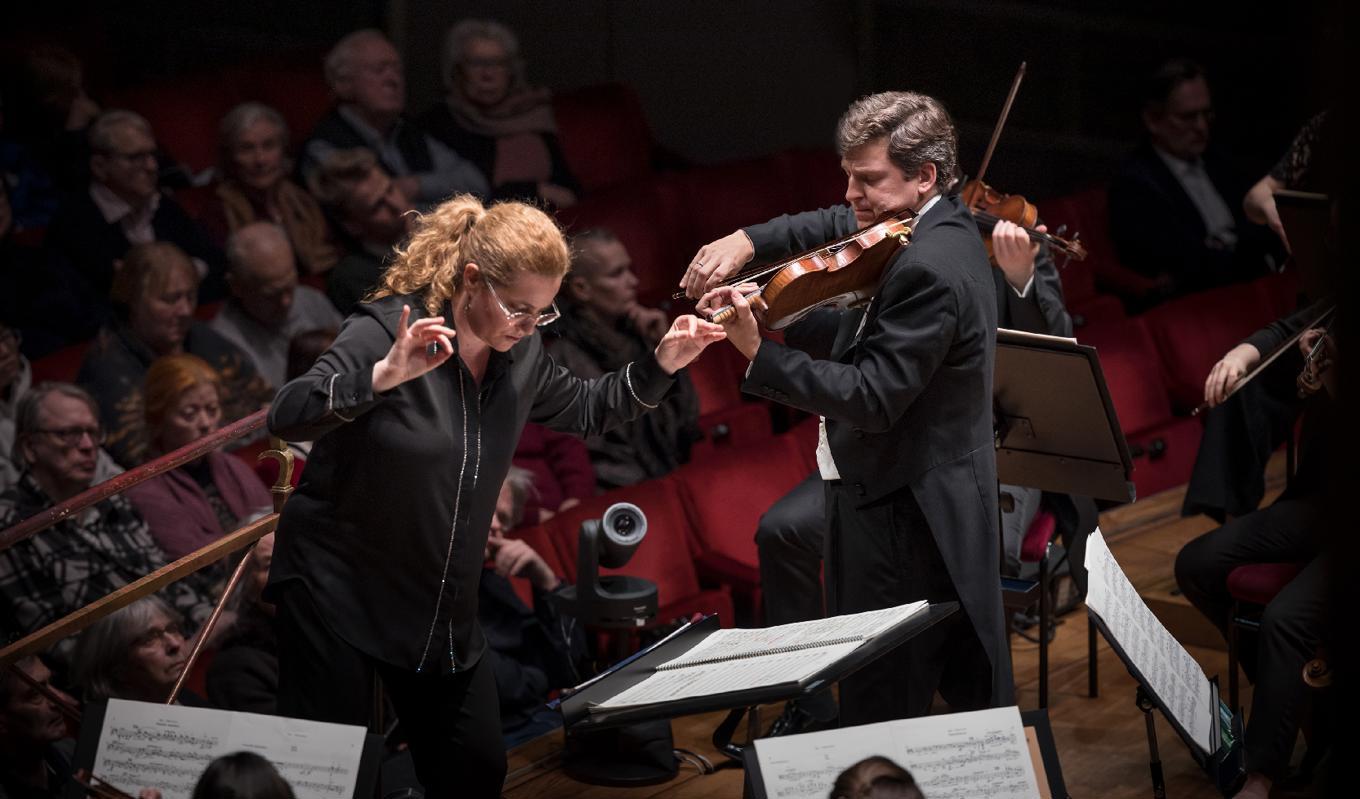 Under Speranza Scappuccis debut med Filharmonikerna framfördes Elgars heroiska violinkonsert med James Ehnes som solist. Foto: Nadja Sjöström