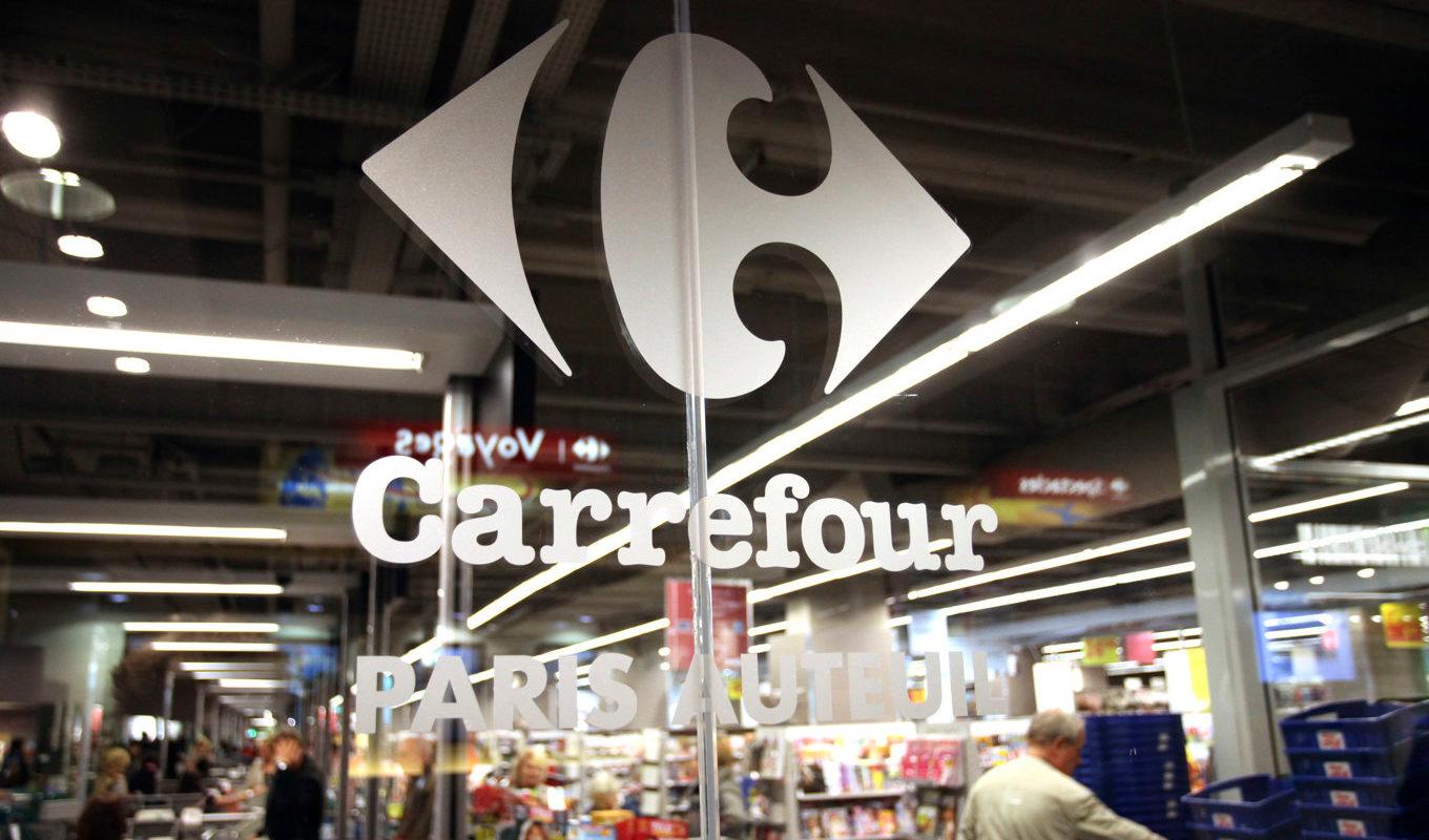 Carrefour är en av de stora livsmedelskedjorna som kommer att inflationsfrysa vissa produkter, enligt Euractiv. Arkivbild. Foto: Thibault Camus/AP/TT