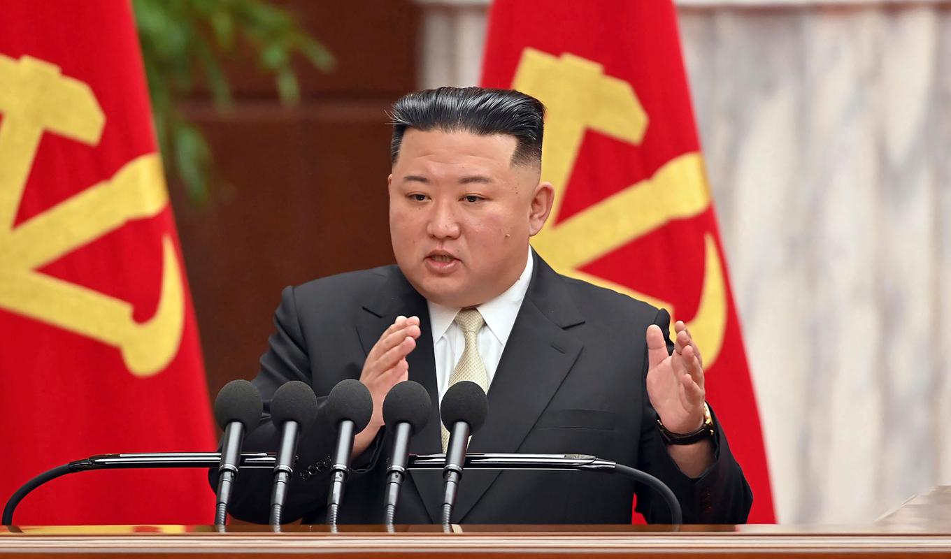 Nordkoreas militärkommission, som leds av landets diktator Kim Jong Un, har beslutat om att vidta krigsavskräckande åtgärder i samband med USA:s och Sydkoreas gemensamma militärövning. Arkivbild. Foto: AP/TT