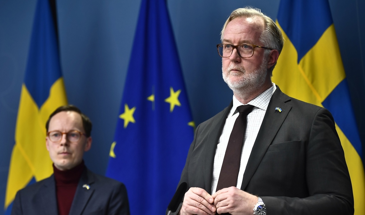 Utbildningsminister Mats Persson (L) och arbetsmarknads- och integrationsminister Johan Pehrson (L) under onsdagens pressträff. Foto: Caisa Rasmussen/TT