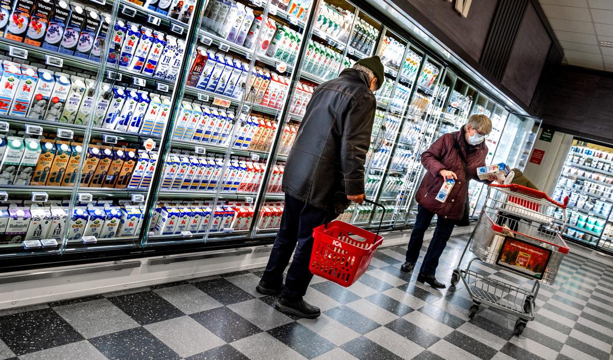 "Man köper färre och billigare produkter", enligt Svensk Dagligvaruhandel. Foto: Claudio Bresciani / TT
