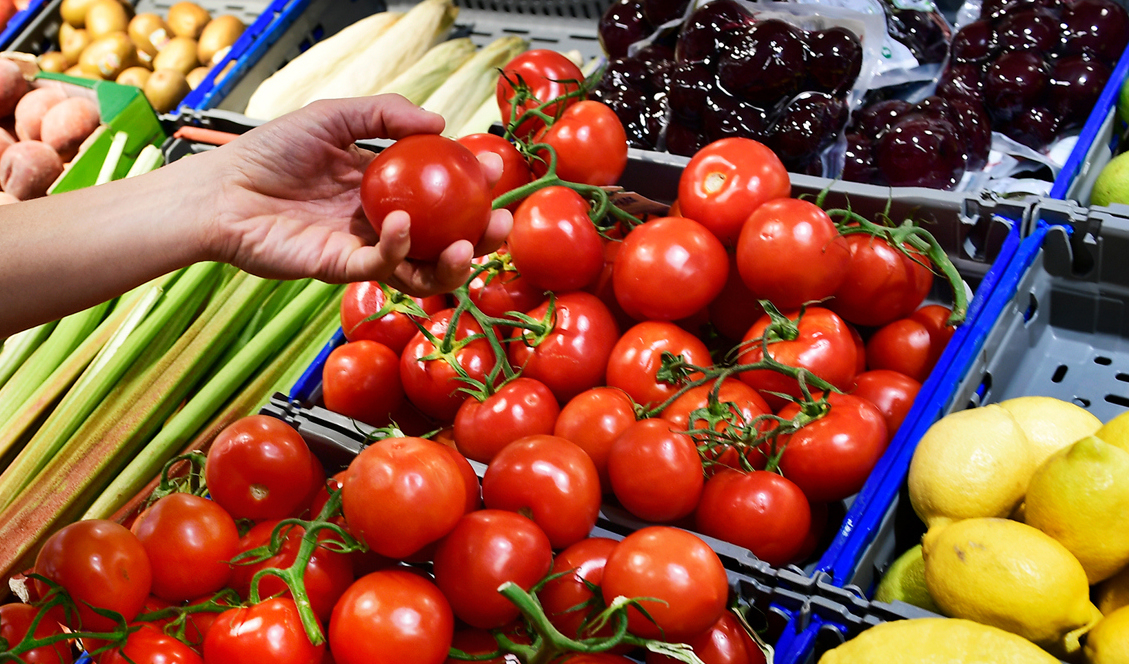 Över hundra matvaror får sänkt pris hos Lidl. Arkivbild. Foto: Chris Anderson/TT