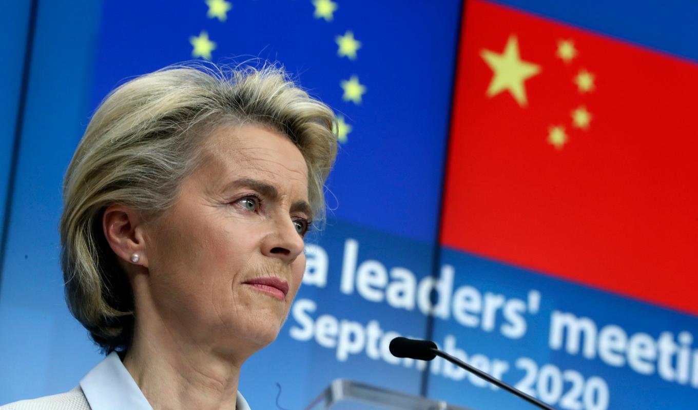 EU-kommissionens ordförande Ursula von der Leyen kommmer att möta Kinas president Xi Jinping i början av april. Arkivbild. Foto: Yves Herman/AP/TT