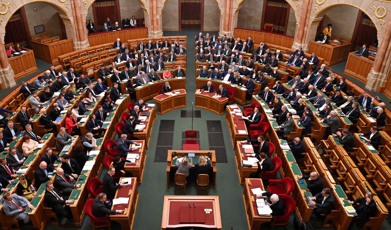Ungerska parlamentet när de röstade om att ratificera Finlands Natoansökan på måndagen. Foto: Denes Erdos/AP/TT