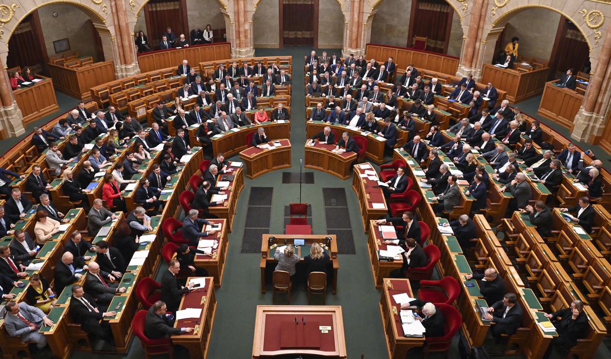 Ungerska parlamentet när de röstade om att ratificera Finlands Natoansökan på måndagen. Foto: Denes Erdos/AP/TT