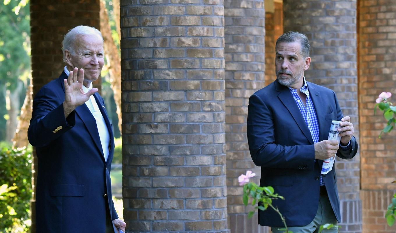 På bilden syns USA:s president Joe Biden och hans son Hunter Biden i South Carolina i USA den 13 augusti 2022. Foto: Nicholas Kamm/AFP via Getty Images