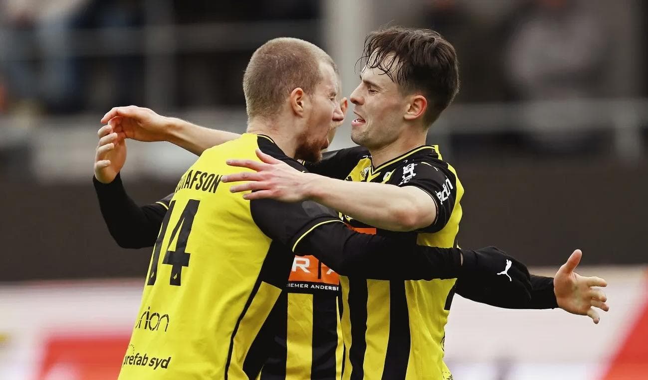 BK Häckens varumärke har fått ett lyft. Här gratuleras Lars Olden Larsen (th) efter 1-0-målet i semifinalen i Svenska cupen mot Djurgårdens IF den 19 mars.Foto: Björn Larsson Rosvall/TT