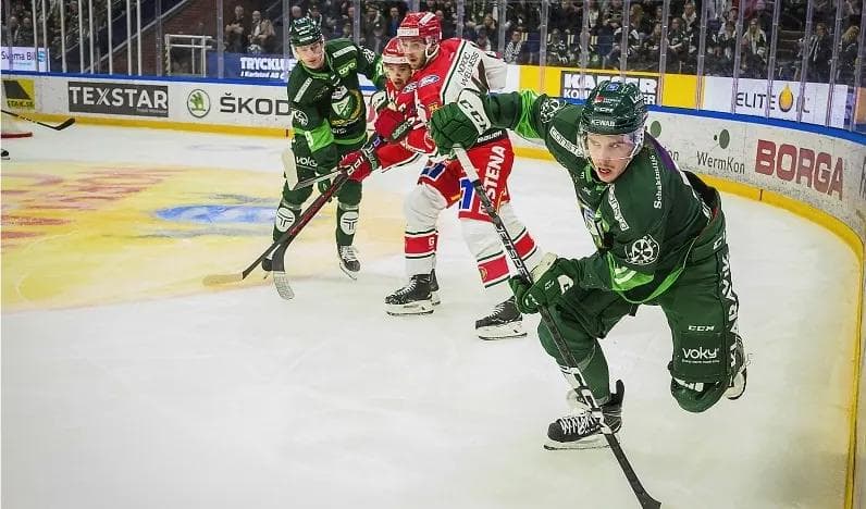 Färjestads Joakim Nygård under kvartsfinal ett i bäst av sju i SM-slutspelet mellan Färjestad BK och Frölunda HC på Löfbergs arena i Karlstad.Foto: Tommy Pedersen/TT