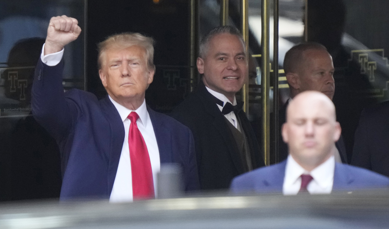 Förre presidenten Donald Trump lämnar Trump Tower på Manhattan. Foto: Bryan Woolston/AP/TT