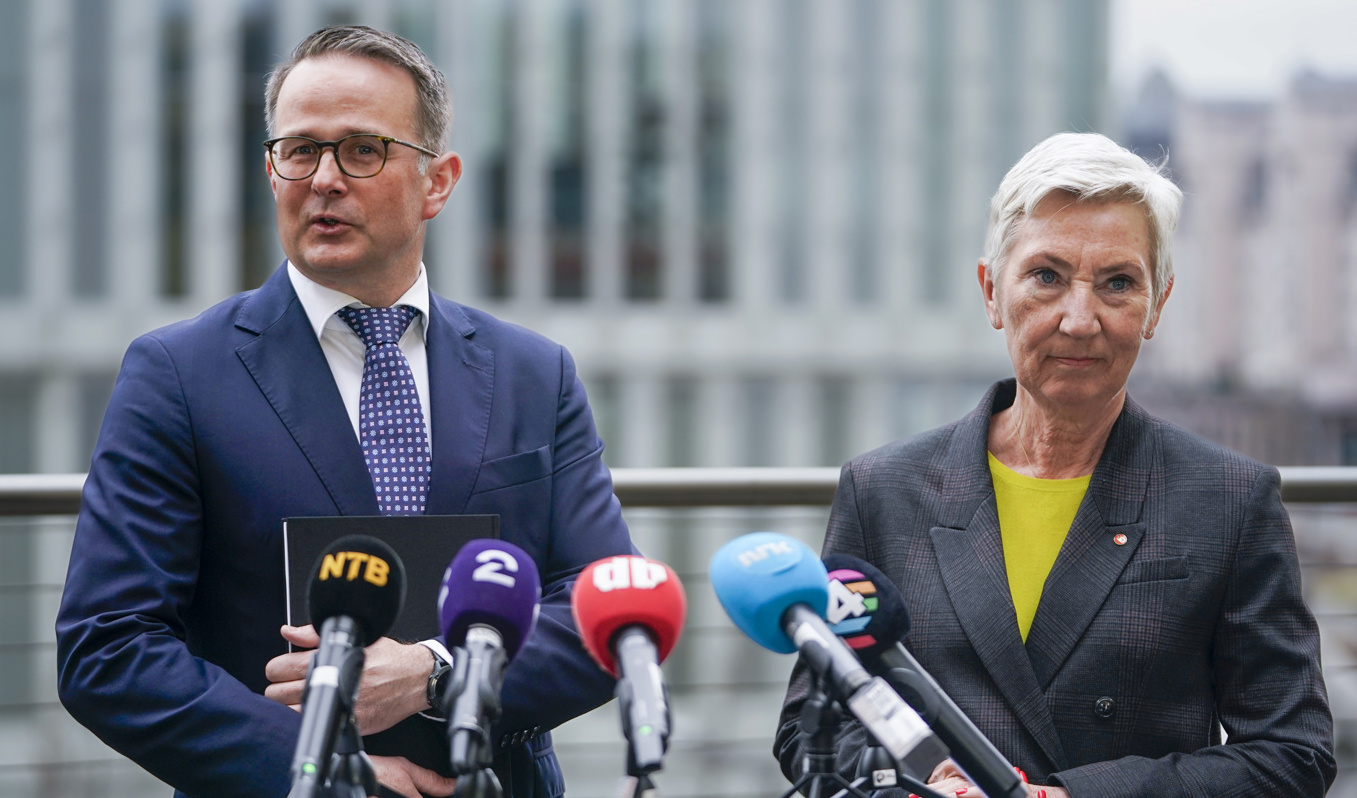 Medlaren Mats Ruland tillsammans med LO-ordförande Peggy Hessen Følsvik. Foto: Terje Pedersen/NTB/TT