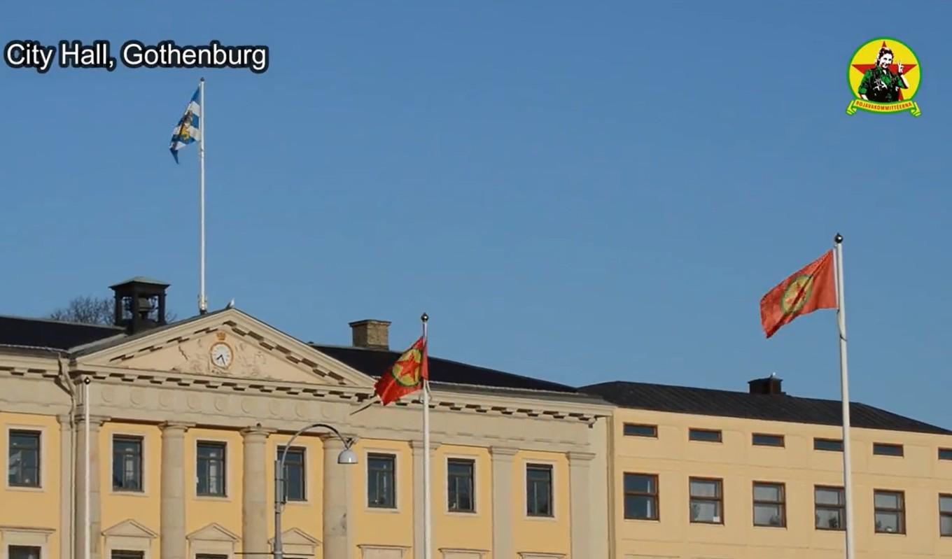 På måndagen hissades PKK-flaggor i Göteborg. Händelsen är polisanmäld. Foto: Skärmdump/Twitter