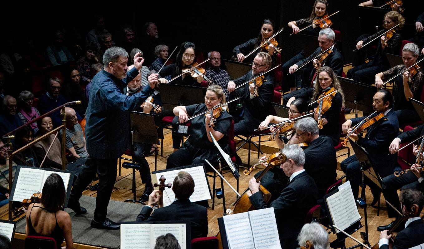 Stockholmsfilharmonikerna och Alan Gilbert bjöd på orkesterfyrverkeri med de moderna klassikerna Stravinskij och Bartók.  Foto: Yanan Li