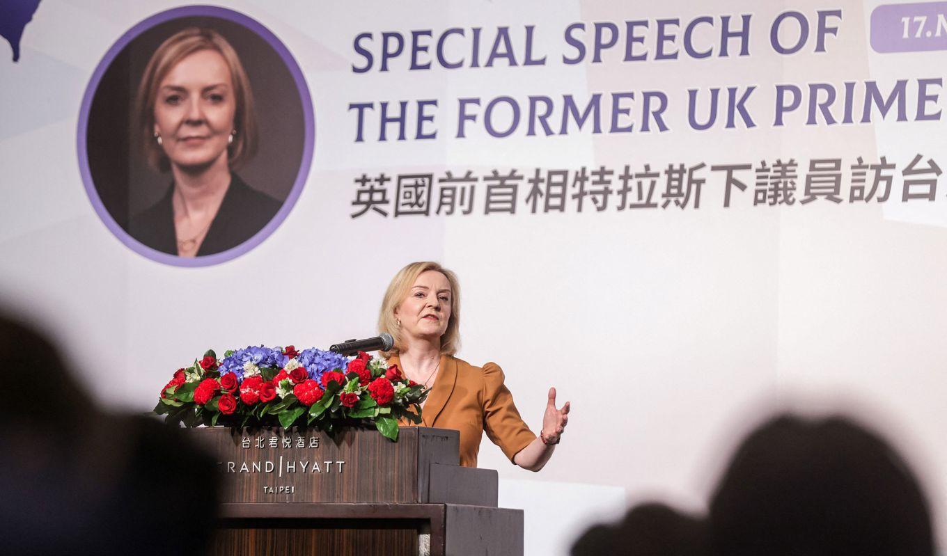 Storbritanniens tidigare premiärminister Liz Truss håller ett tal under sitt femdagarsbesök i Taiwan i Taipei den 17 maj 2023. Foto: I-Hwa Cheng/AFP via Getty Images