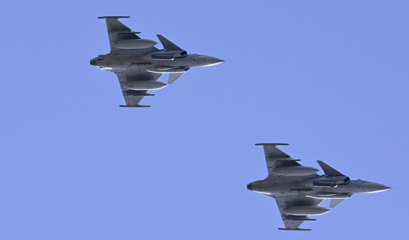 Ytterligare ett 40-tal stridspiloter kan komma att ansöka om tjänstledighet till hösten, enligt Försvarspiloternas intresseorganisation. Arkivbild. Foto: Fredrik Sandberg/TT