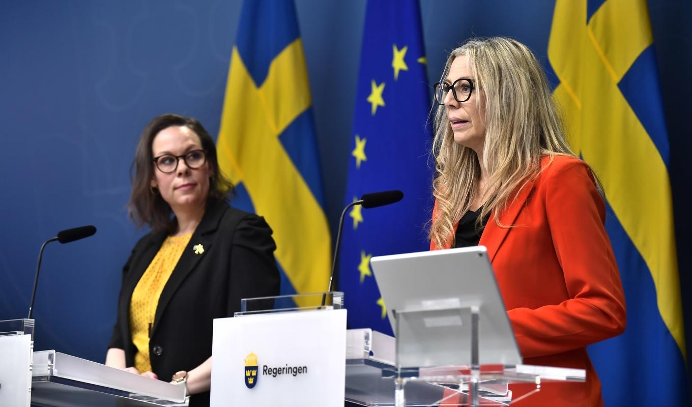 Migrationsminister Maria Malmer Stenergard (M) och Linda Lindberg, gruppledare för Sverigedemokraterna i riksdagen. Foto: Caisa Rasmussen/TT