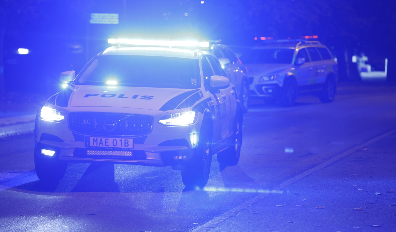 Polisen hamnade i diket när hjullastaren körde fram. Arkivbild. Foto: Christine Olsson/AP/TT