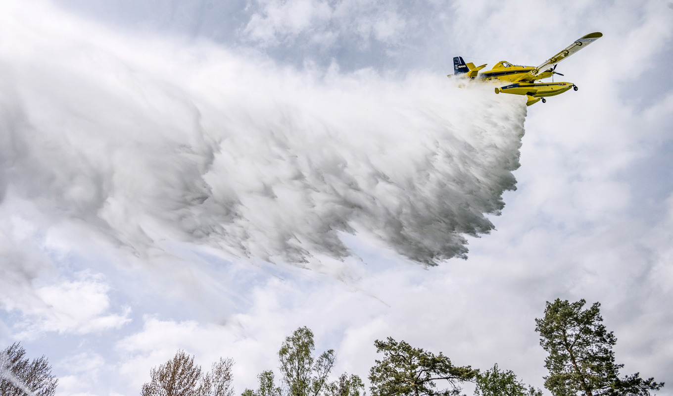 Flygplan från MSB har deltagit i släckningsarbetet under dagen. Arkivbild. Foto: Johan Nilsson/TT