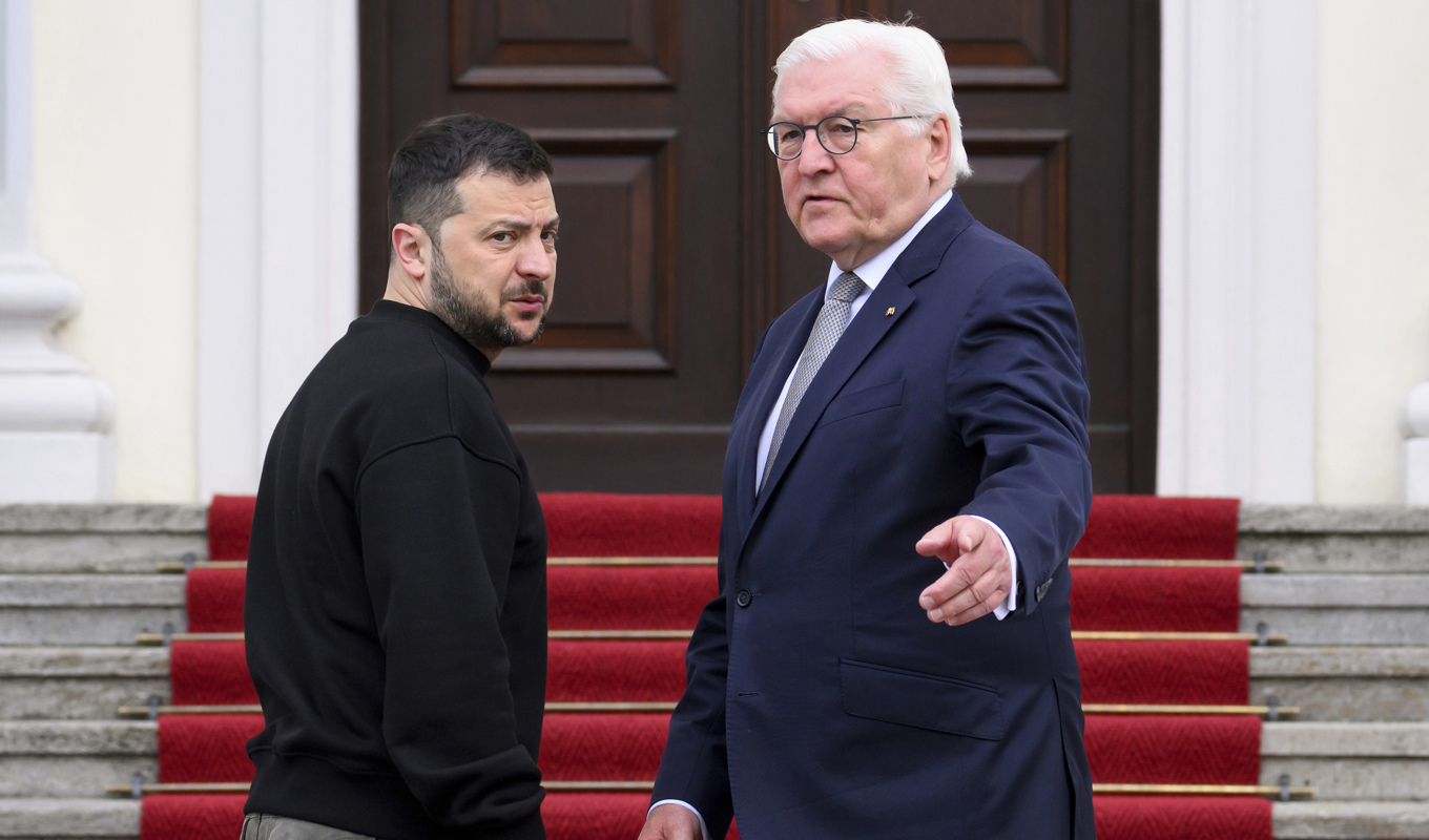 Ukrainas president Volodymyr Zelenskyj möter sin tyske kollega Frank-Walter Steinmeier i Berlin. Foto: Bernd von Jutrczenka/AP/TT