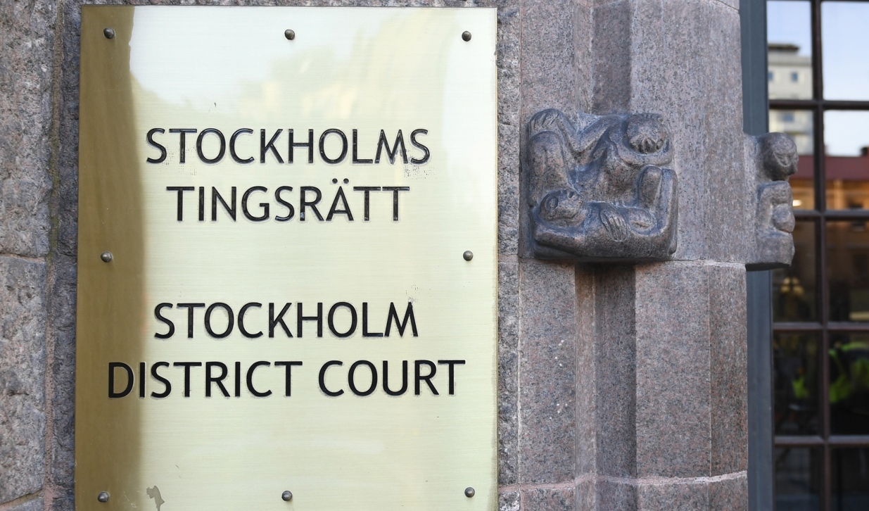 En nämndemans inlägg på Facebook gör att hon betraktas som jävig, nu måste rättegången tas om. Arkivbild. Foto: Duygu Getiren/TT