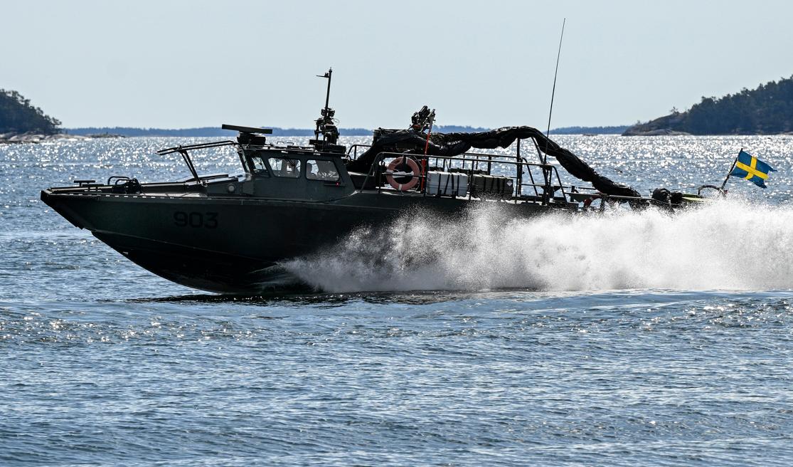 En svensk stridsbåt 90 under en övning i april i år. Foto: Anders Wiklund/TT