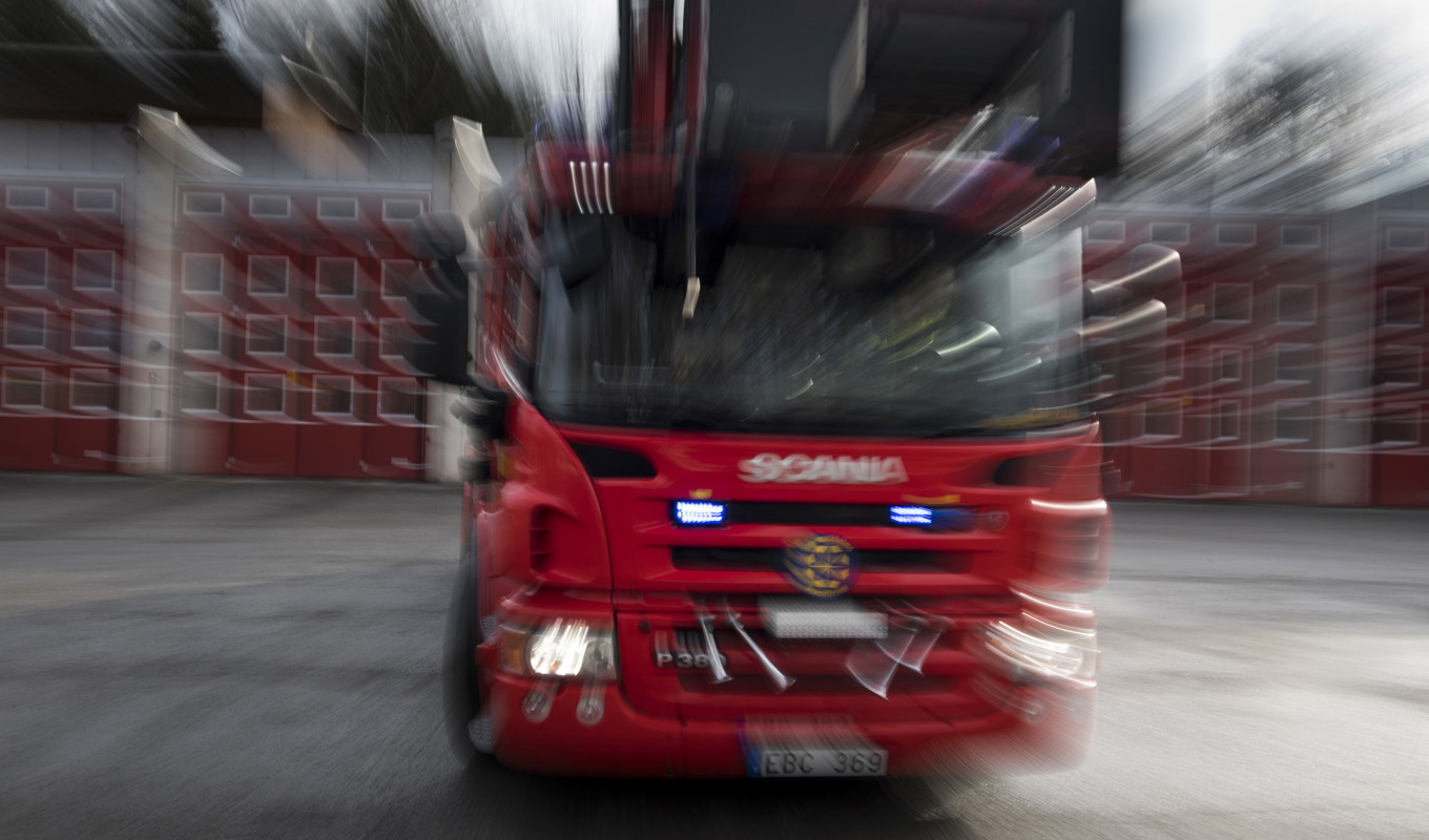 Räddningstjänsten är på plats på en skola i Tyringe utanför Hässleholm som drabbats av en stor vattenläcka. Arkivbild. Foto: Pontus Lundahl/TT