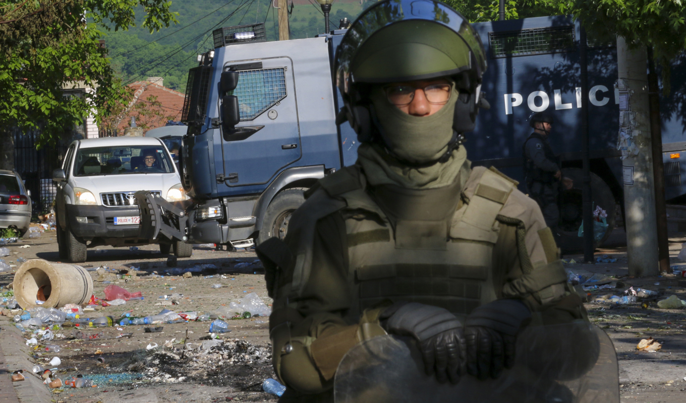 En Kfor-soldat i staden Zvecan på tisdagen. Foto: Dejan Simicevic/AP/TT