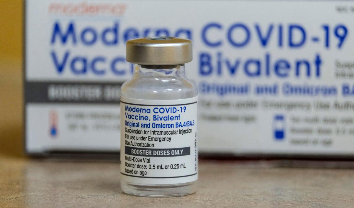 Frågan om vaccination mot covid-19 orsakar än i dag politiska kontroverser – långt efter att pandemin nådde sin topp och började mattas av. Foto: Ringo Chiu/Getty Images