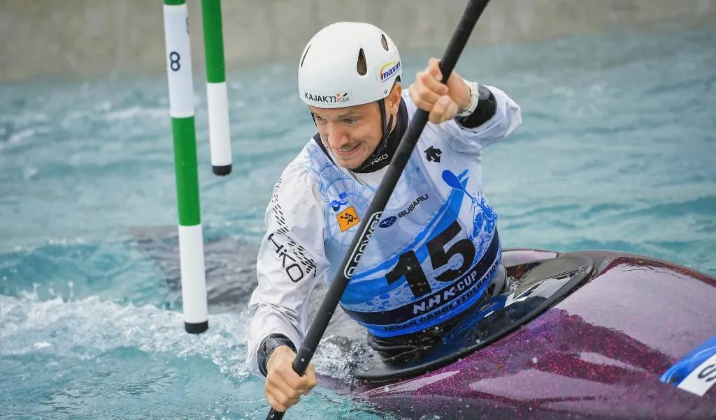 Två sekunders tidstillägg blir det om paddlaren nuddar en käpp.Foto: Koki Nagahama/Getty images